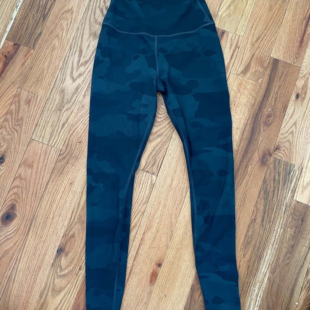 ALO Yoga Camo Black Leggings